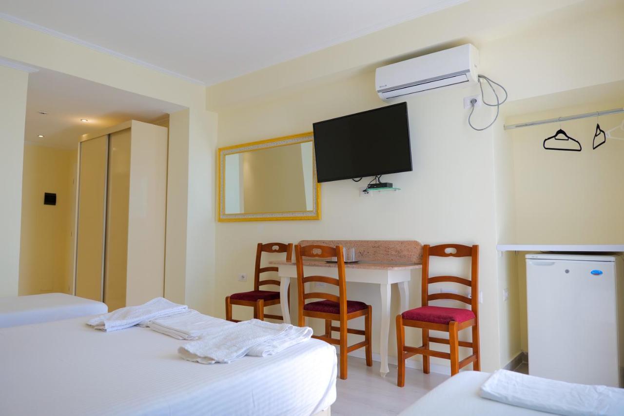 Republika Hotel Sarande Luaran gambar