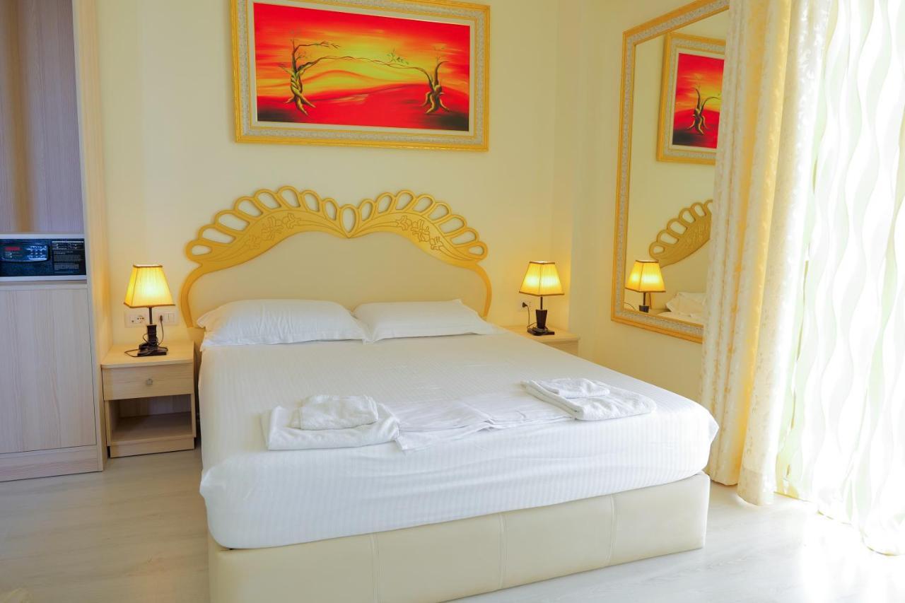 Republika Hotel Sarande Luaran gambar