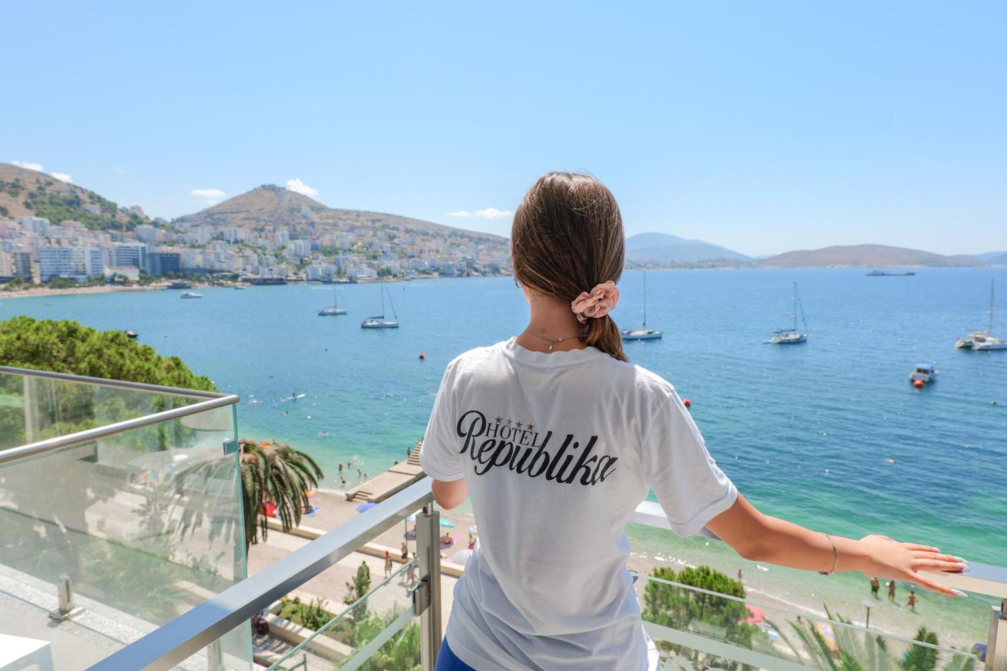 Republika Hotel Sarande Luaran gambar