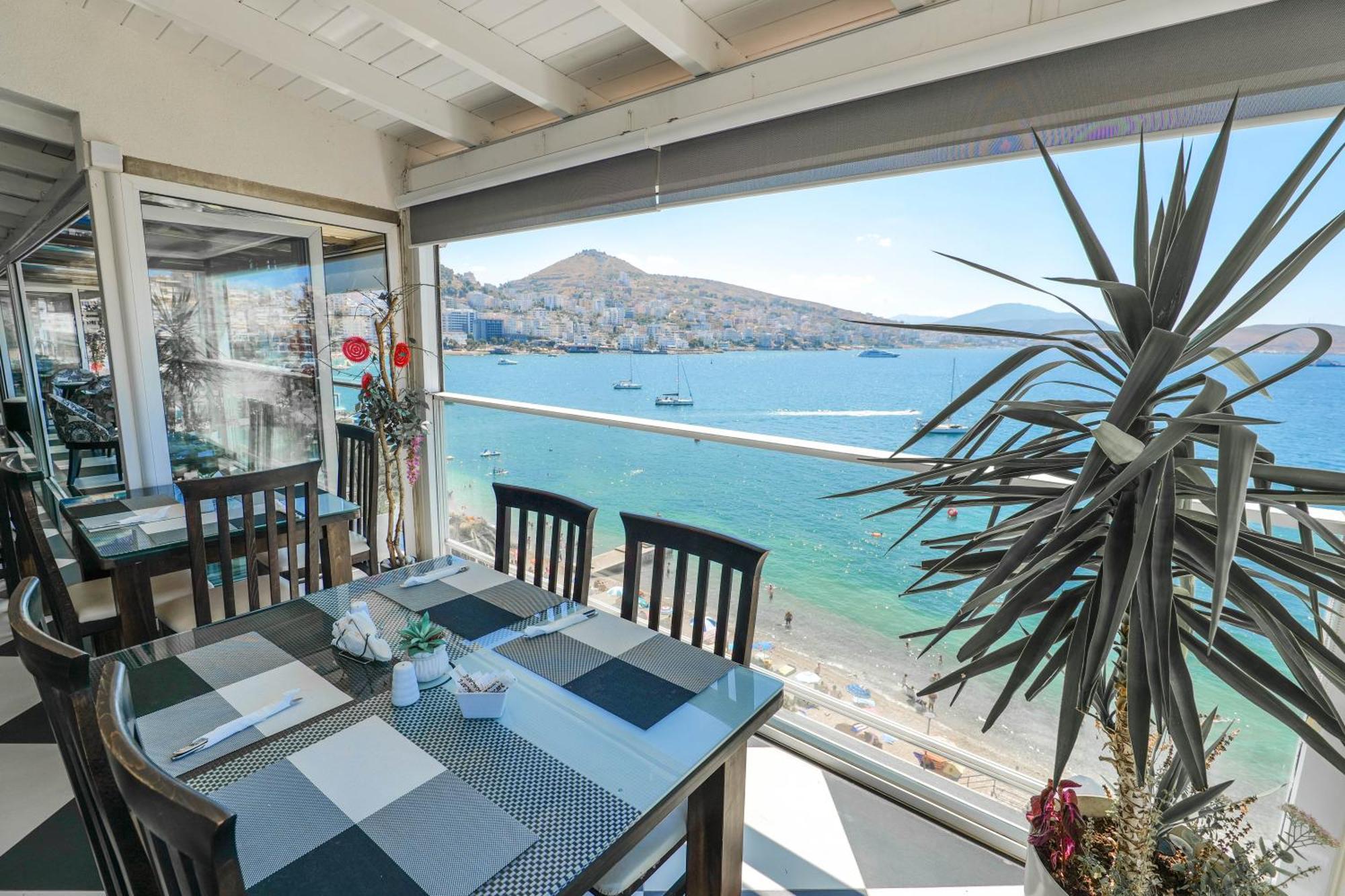 Republika Hotel Sarande Luaran gambar