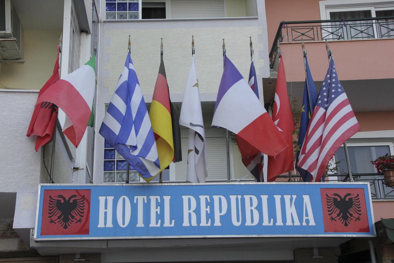 Republika Hotel Sarande Luaran gambar
